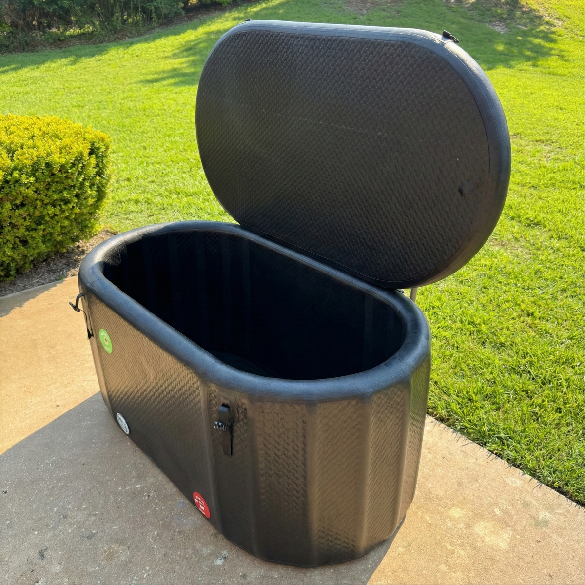 98 gallon inflatable cold plunge tub showing five-layer drop-stitch construction